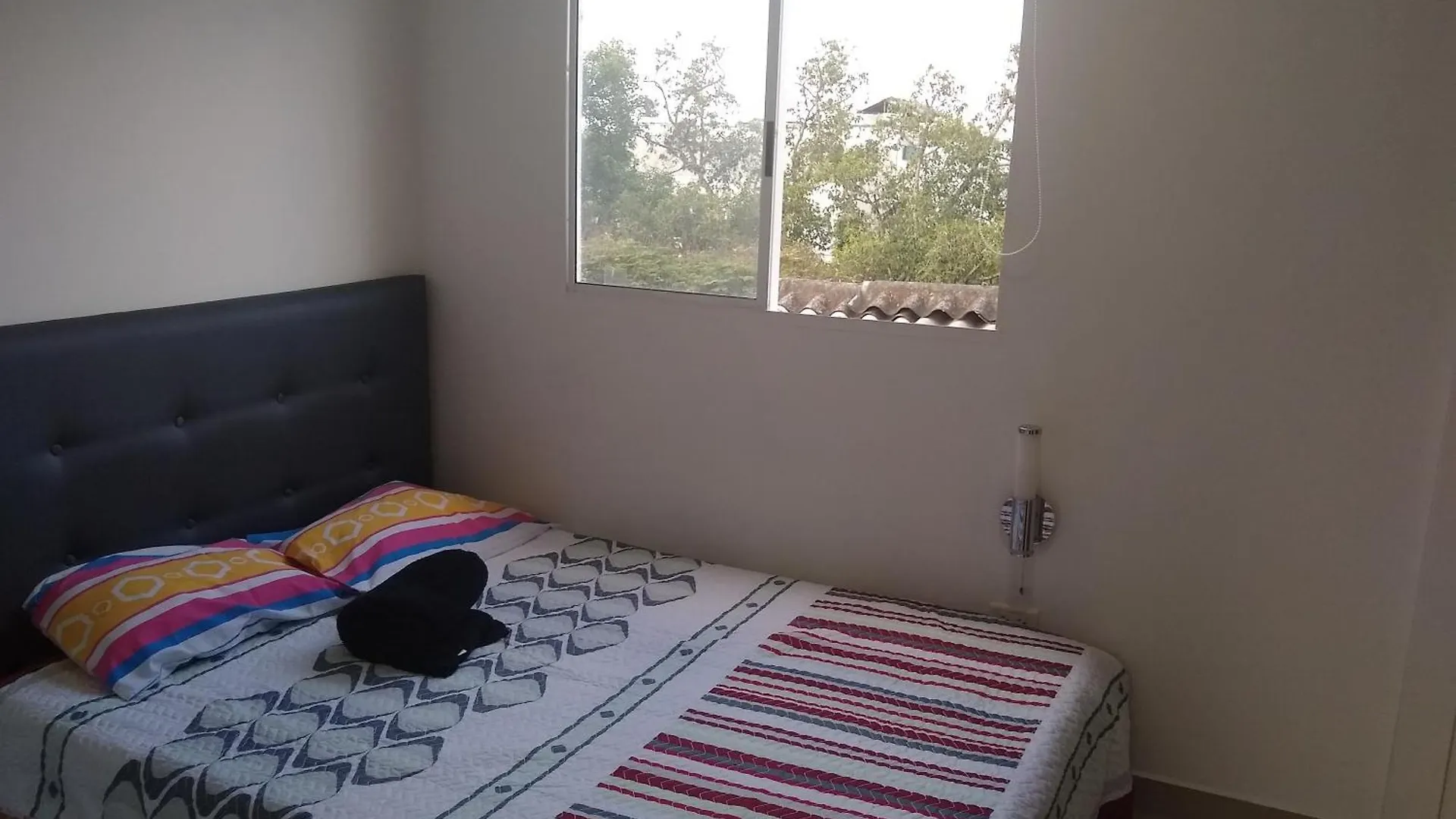 Apartamento apartaestudio parejas 10 mnts del terminal, centro de eventos valle del pacifico y del centro de la ciudad, salida al aeropuerto Cali